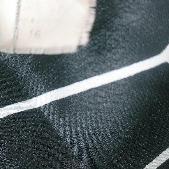 HBS 16 Zebra Wrap Tunic Top Plus - Picture 7 of 10